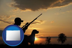 colorado map icon and a hunter and a dog at sunset